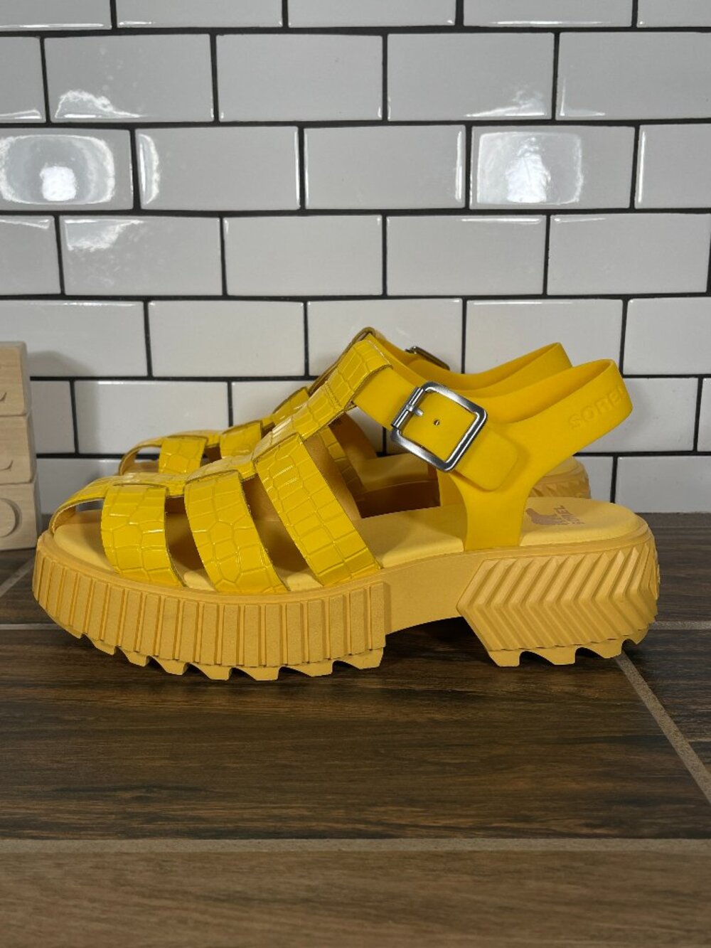 Sorel Ona Streetworks Fisherman Mid Sandal Shoes Womens Sz 9 Yellow Ray Leather